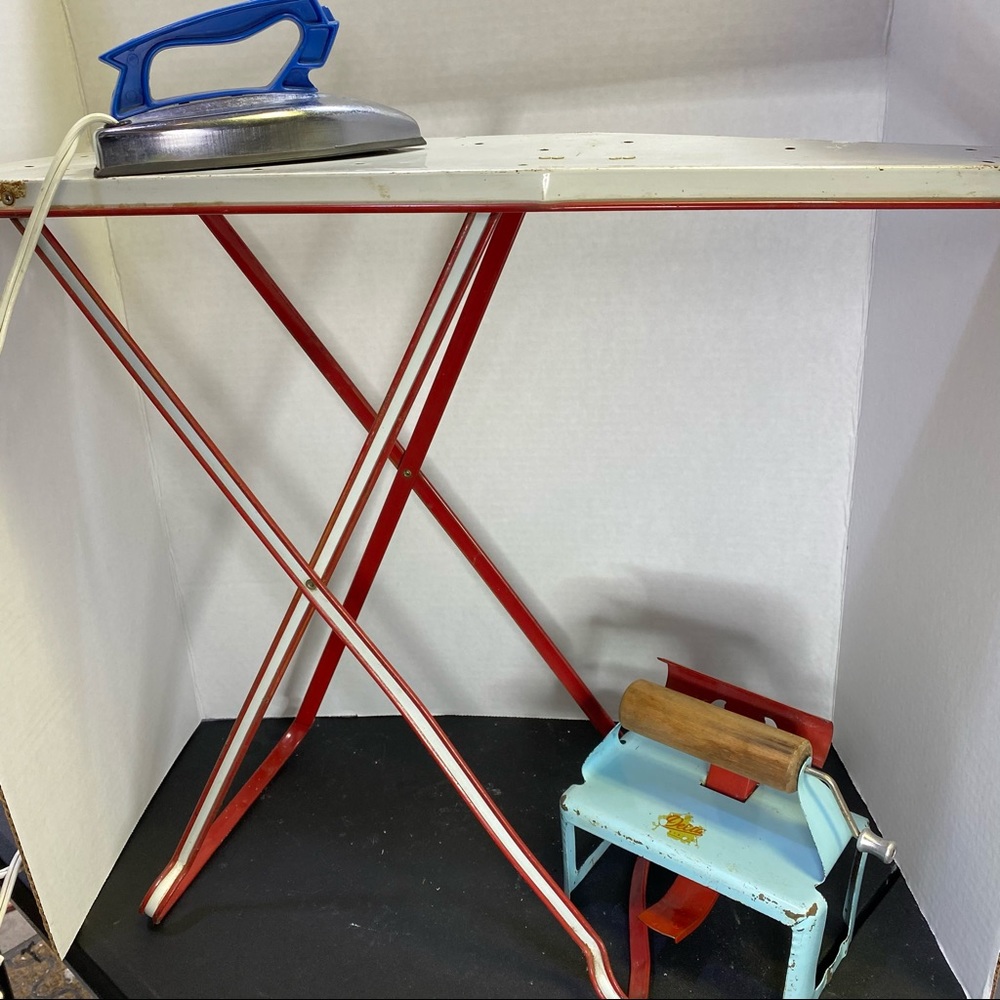 Vintage 1950’s iron, board and 1930’s wringer Sold - Picture 4 of 7